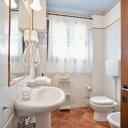 Aparthotel Isa Home: Poolside Retreat In