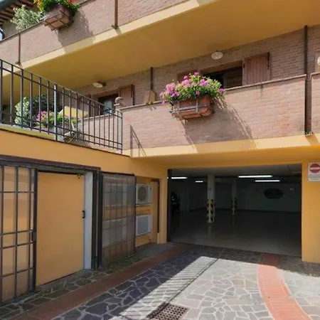 Hotel apartamentowy Isa-holiday-home With Swimming-pool In San Gimignano, With Air Conditioning And Private Outdoor Area San Gimignano