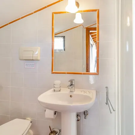Isa-holiday-home With Swimming-pool In San Gimignano, With Air Conditioning And Private Outdoor Area 4*