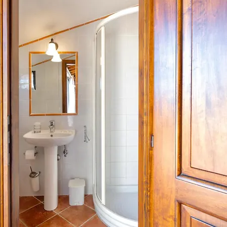 Isa-holiday-home With Swimming-pool In San Gimignano, With Air Conditioning And Private Outdoor Area 4* San Gimignano