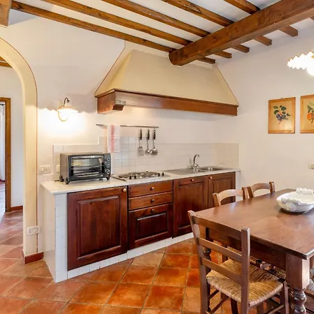 Hotel apartamentowy Isa-holiday-home With Swimming-pool In San Gimignano, With Air Conditioning And Private Outdoor Area