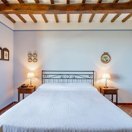 Hotel apartamentowy Isa-holiday-home With Swimming-pool In San Gimignano, With Air Conditioning And Private Outdoor Area San Gimignano