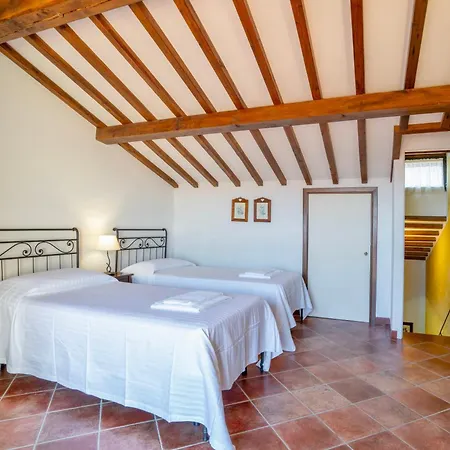 Hotel apartamentowy Isa-holiday-home With Swimming-pool In San Gimignano, With Air Conditioning And Private Outdoor Area 4*