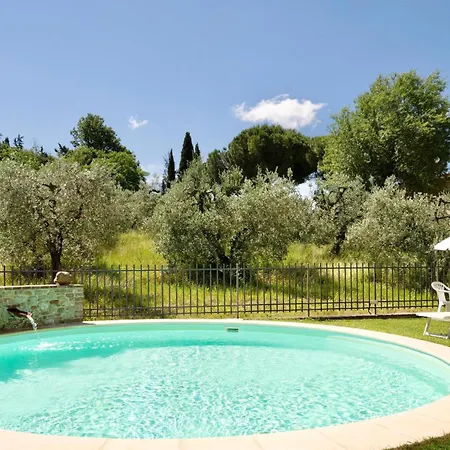 Hotel apartamentowy Isa-holiday-home With Swimming-pool In San Gimignano, With Air Conditioning And Private Outdoor Area San Gimignano
